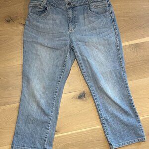 Chico’s Platinum Denim 0.5 Ankle-Cropped Jeans – Light Wash coastal grandma